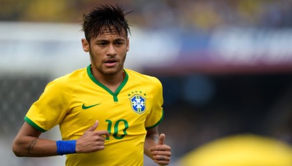 开云ios下载-冬季高山滑翔伞挑战，极速飞跃云端极限，山顶滑翔伞