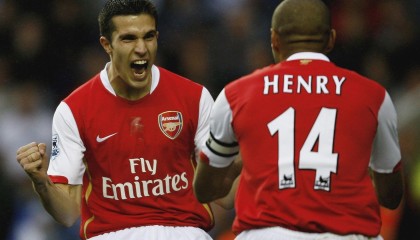 kaiyun app download-德甲激烈，教练强调战术应用，德甲球员撞教练